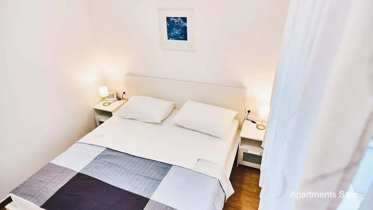 Salis Apartments Vrsi